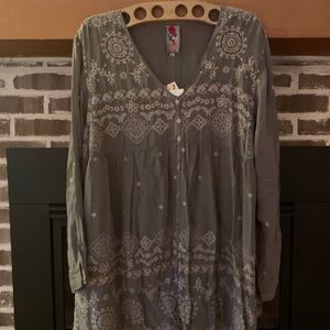 Johnny Was 3/4 sleeve pebble eyelet button-down